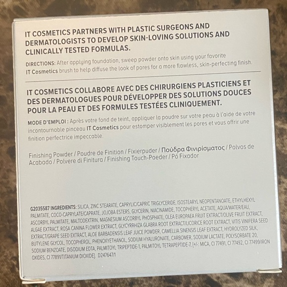 IT Cosmetics Bye Bye Pores Pressed Setting Powder - Translucent - Picture 3 of 11